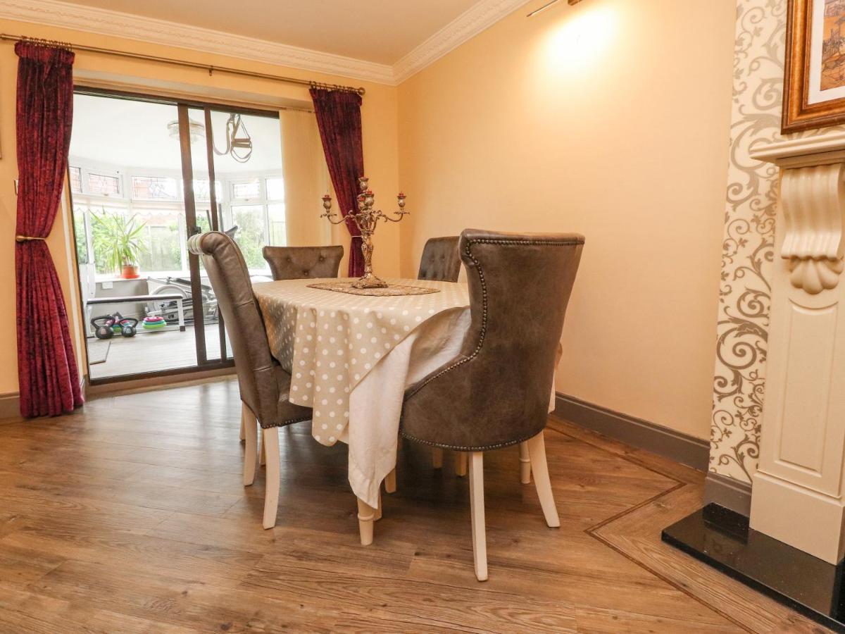23 Wolsey Close Thornton  Bagian luar foto